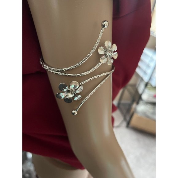 Silver Armlet, arm cuff bracelet, Silver armband, flower silver boho upper arm - Picture 2 of 7
